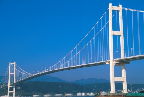 swan bridge of muroran.jpg